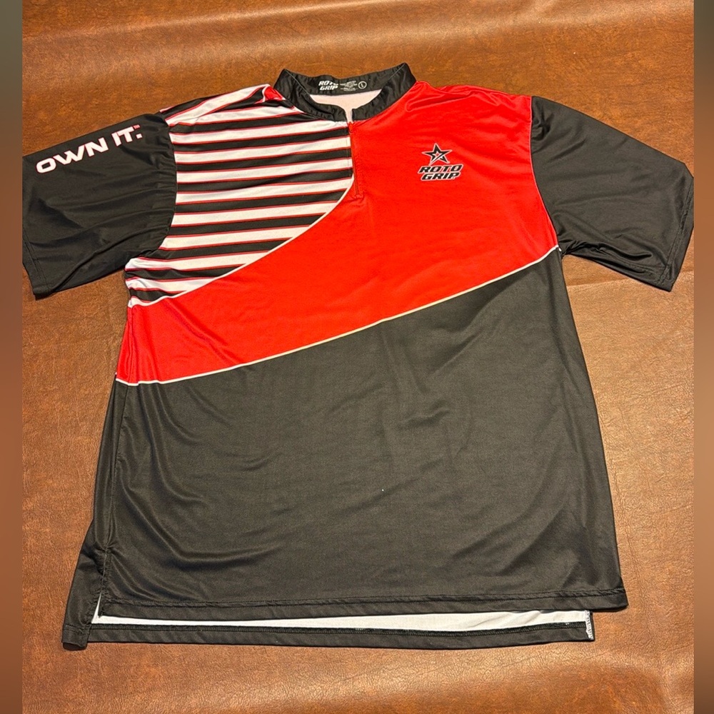 Root Grip Mens Bowling Jersey, zip front mandarin collar, size Large.